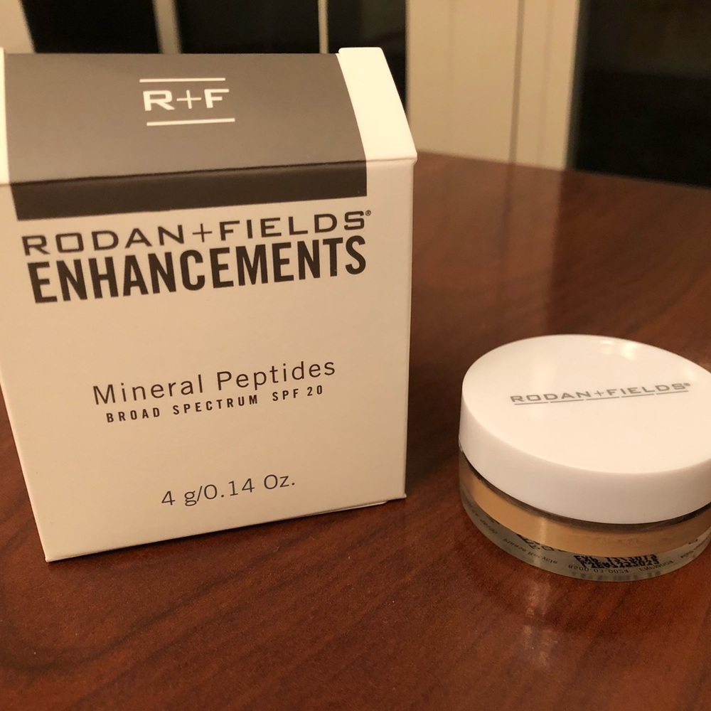 Enhancements Mineral Powder with SPF 20